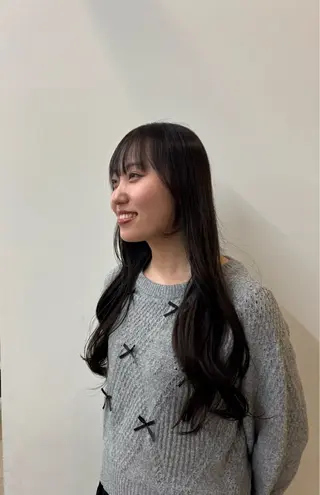 ロング カラー サアヤ/ SYS by fitのヘアスタイル