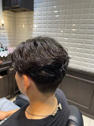 ショート カラー メンズ 波巻き、ツイスト パーマモデル募集中のヘアスタイル