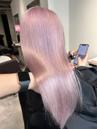 ロング Nozomi/透明感 /デザインカラーのヘアスタイル