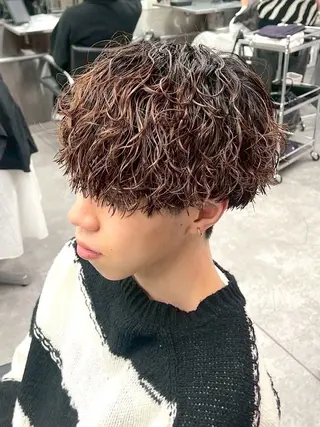パーマ メンズハイトーン 北斗💍レイヤーのヘアスタイル