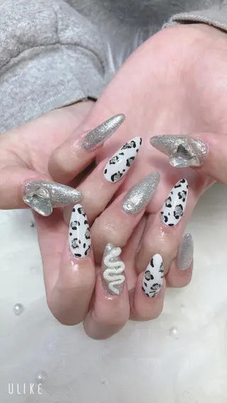 ネイル U·Mi nail salon所属・U·MI 上野御徒町店のネイルデザイン