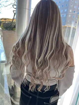 ロング アブアイ所属・🌈艶髪ハイトーン SENAのヘアスタイル