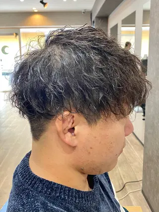 ショート パーマ メンズ 田口 慎士のヘアスタイル