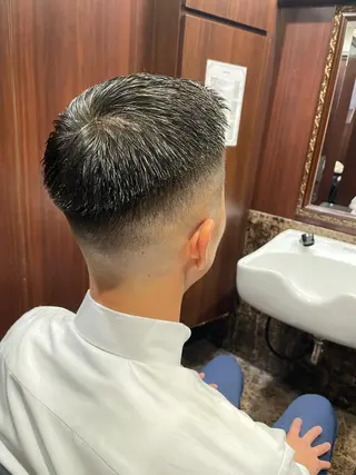 ショート メンズ 海老原 コウのヘアスタイル