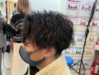 ミディアム パーマ メンズ 韓国風メンズ/毛流れ ヘアなら須田龍世のヘアスタイル