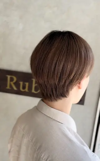 ショート メンズ ブリーチなしカラー/ 顔周りレイヤーカットのヘアスタイル