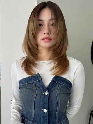 セミロング 杉谷 知怜のヘアスタイル