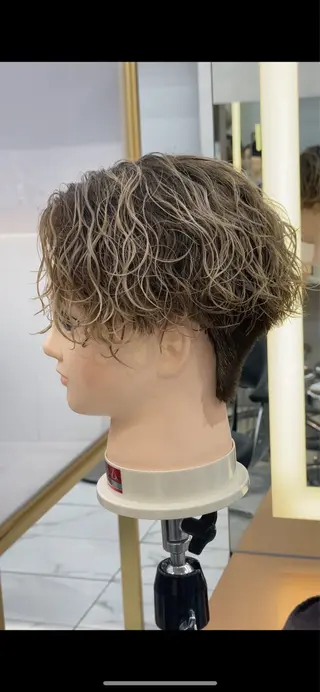 カラー パーマ メンズ フェザーパーマ/ スペインカールのヘアスタイル