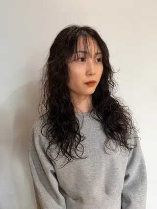 ロング パーマ 塩澤 榛奈のヘアスタイル
