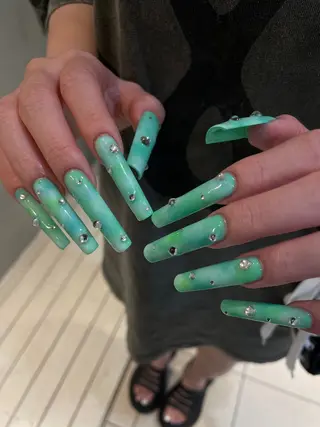 ネイル GO TODAY シェアサロン 渋谷Amiu店所属・渋谷ネイル🎀 y2k/海外ネイルのネイルデザイン