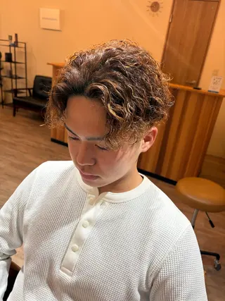 ショート パーマ メンズ Flow所属・黒原 将貴のヘアスタイル