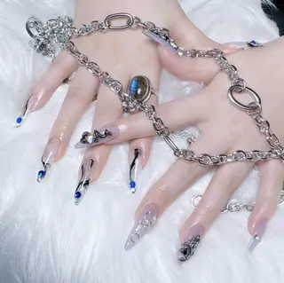 ネイル RAFFINE 月🦋🩵のネイルデザイン