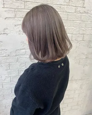 ミディアム カラー オリーブ/アッシュ やわらか透明感カラーのヘアスタイル