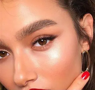 マツエク・マツパ Juicy Eye所属・吉田 紗理菜の眉毛・アイブロウイメージ