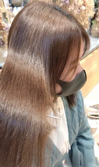 カラー ヘアーサロングラッド所属・三村 桜生のヘアスタイル