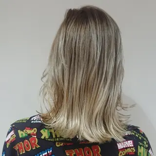 カラー ブリーチ/ヘアケア/ 艶髪/イギチハルのヘアスタイル