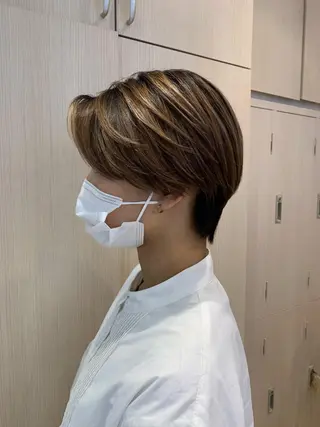 ショート カラー 藤森 希美のヘアスタイル