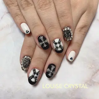 ネイル LOUISE CRYSTALのネイルデザイン