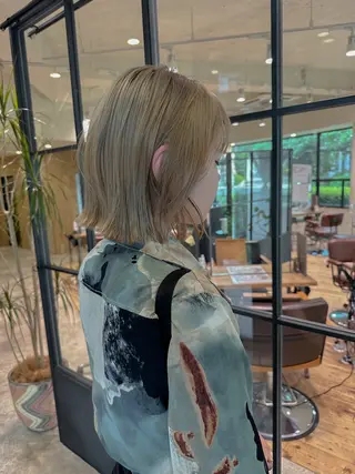 ミディアム 平野恵/透明感カラー ブリーチ/ボブのヘアスタイル