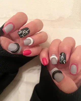 ショート ネイル 山崎 怜のネイルデザイン