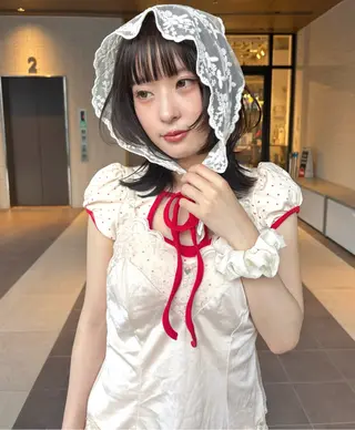 ミディアム カラー mizuki/ピンク ベージュ.レイヤーのヘアスタイル