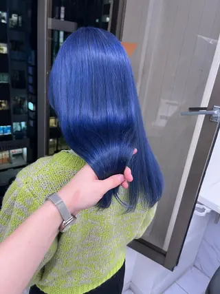 ロング 寒色＆ブリーチ特化 寒色MiOのヘアスタイル