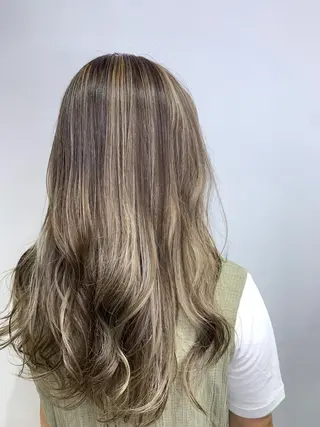ロング カラー 近藤千翔🩵 髪質改善Periodのエステ・リラクイメージ