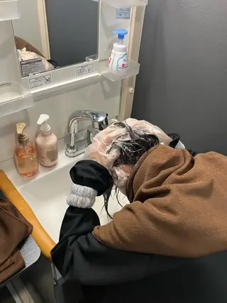 カラー ホーユーセルフカラーショップ金山駅前店所属・佐藤 史章のヘアスタイル