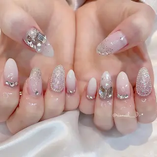 ネイル 𝘙𝘪𝘰𝘯𝘢 ...🕯🤍のネイルデザイン