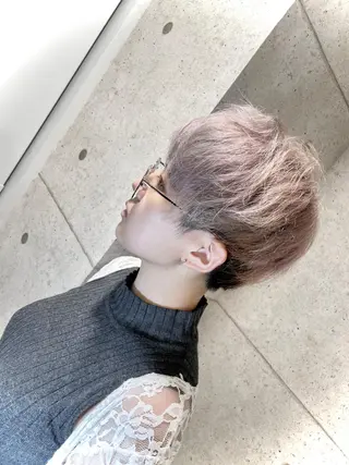 ショート 韓国風/小顔レイヤー /艶カラーのヘアスタイル