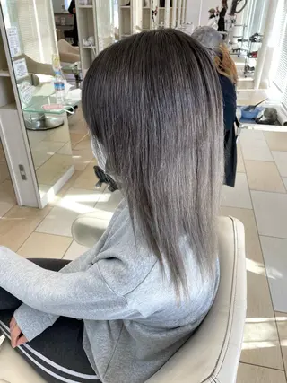 ミディアム 有賀 佑葵のヘアスタイル