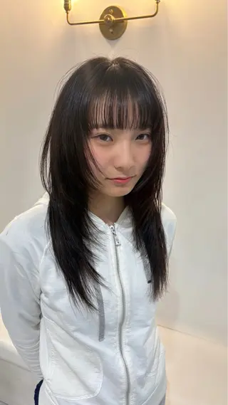 セミロング 彦坂 柚羽のヘアスタイル
