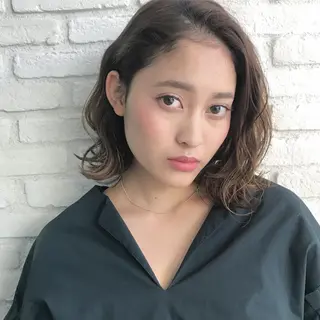 ミディアム 伊 杏のヘアスタイル
