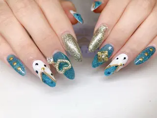 ネイル ECLAT エクラ所属・寺山 千鶴のネイルデザイン