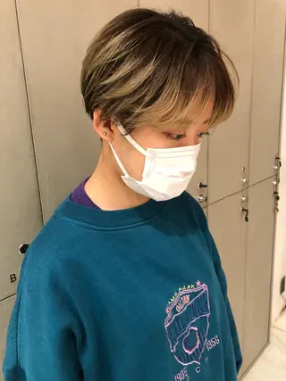 ショート カラー 古屋 花織のヘアスタイル