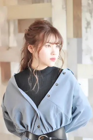 セミロング カラー ヘアアレンジ Aile所属・酸性ストレート／カラ ー/山下高明のヘアスタイル