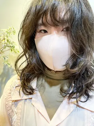 ミディアム パーマ レイヤー／似合わせ TAKUYAのヘアスタイル