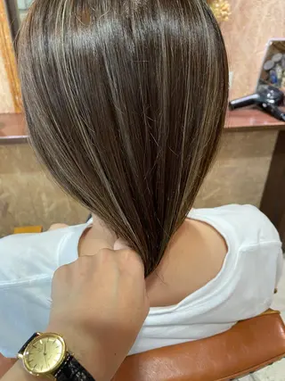 セミロング さの あやねのヘアスタイル