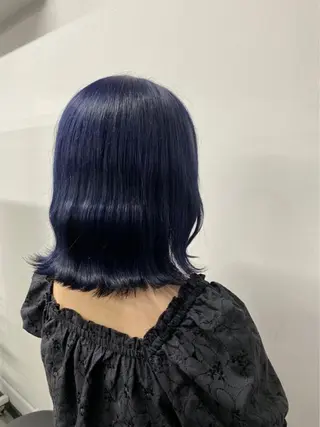 セミロング 寒色＆ブリーチ特化 寒色MiOのヘアスタイル