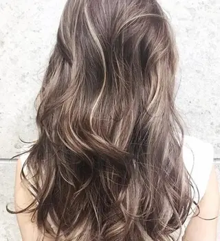 セミロング カラー ケア剤オタク×海外 ヘア長谷川裕起のヘアスタイル