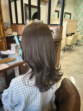 セミロング やまもと かのんのヘアスタイル