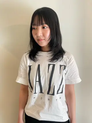 ミディアム カラー 渋谷 留菜のヘアスタイル