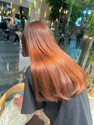 セミロング カラー ミオ💎透ける暗髪／ ブリーチなしWカラーのヘアスタイル