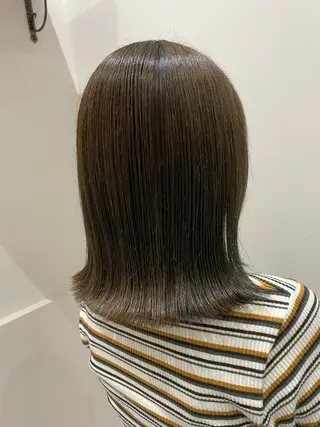 ミディアム 佐々木 芽衣のヘアスタイル