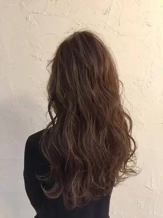 ロング カラー 韓国レイヤー外国人風 透明感カラー髪質改善のヘアスタイル