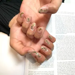 ネイル anyora nail salon所属・大人ワンホン キラキラ／Ayanoのネイルデザイン