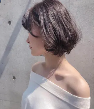 ミディアム カラー THE DAY所属・AKI HASHIMOTOのヘアスタイル