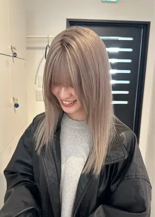 セミロング カラー ﾚｲﾔｰ/ﾊｲﾄｰﾝ WAKANAのヘアスタイル