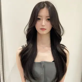 セミロング ハッシュカット🖤 レイヤー/透けカラーのヘアスタイル