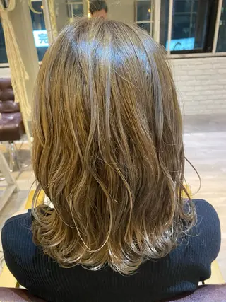 ミディアム カラー AUBE hair ales福岡平尾店所属・塚本 昂のヘアスタイル